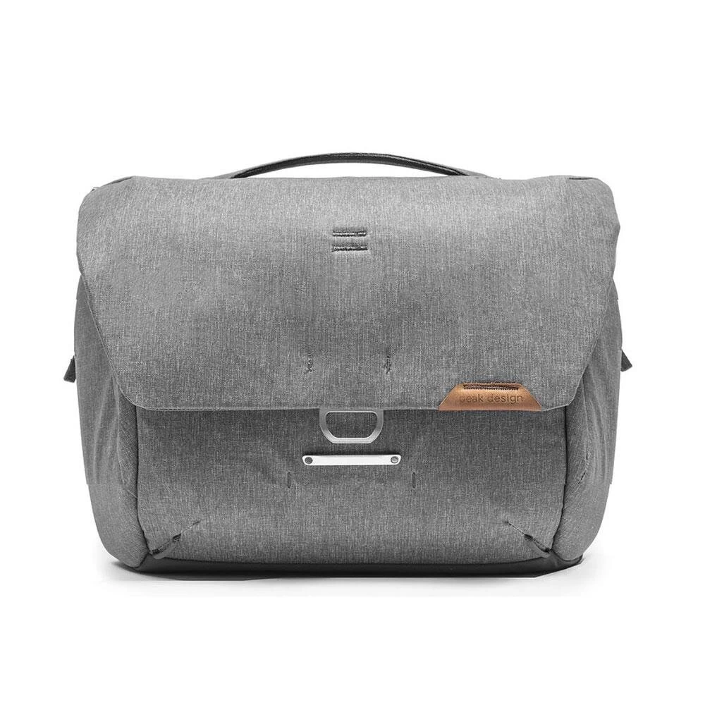 Peak Design Everyday Messenger 13 V2 Ash (hellgrau) Schultertasche 1 Peak Design Everyday Messenger 13 V2 Ash (hellgrau) Schultertasche