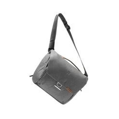 Peak Design Everyday Messenger 13 V2 Ash (hellgrau) Schultertasche 10 Peak Design Everyday Messenger 13 V2 Ash (hellgrau) Schultertasche -Outdoor Gear Verkauf peak design everyday messenger 13 v2 ash hellgrau schultertasche3