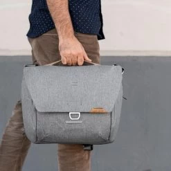 Peak Design Everyday Messenger 13 V2 Ash (hellgrau) Schultertasche 13 Peak Design Everyday Messenger 13 V2 Ash (hellgrau) Schultertasche -Outdoor Gear Verkauf peak design everyday messenger 13 v2 ash hellgrau schultertasche6