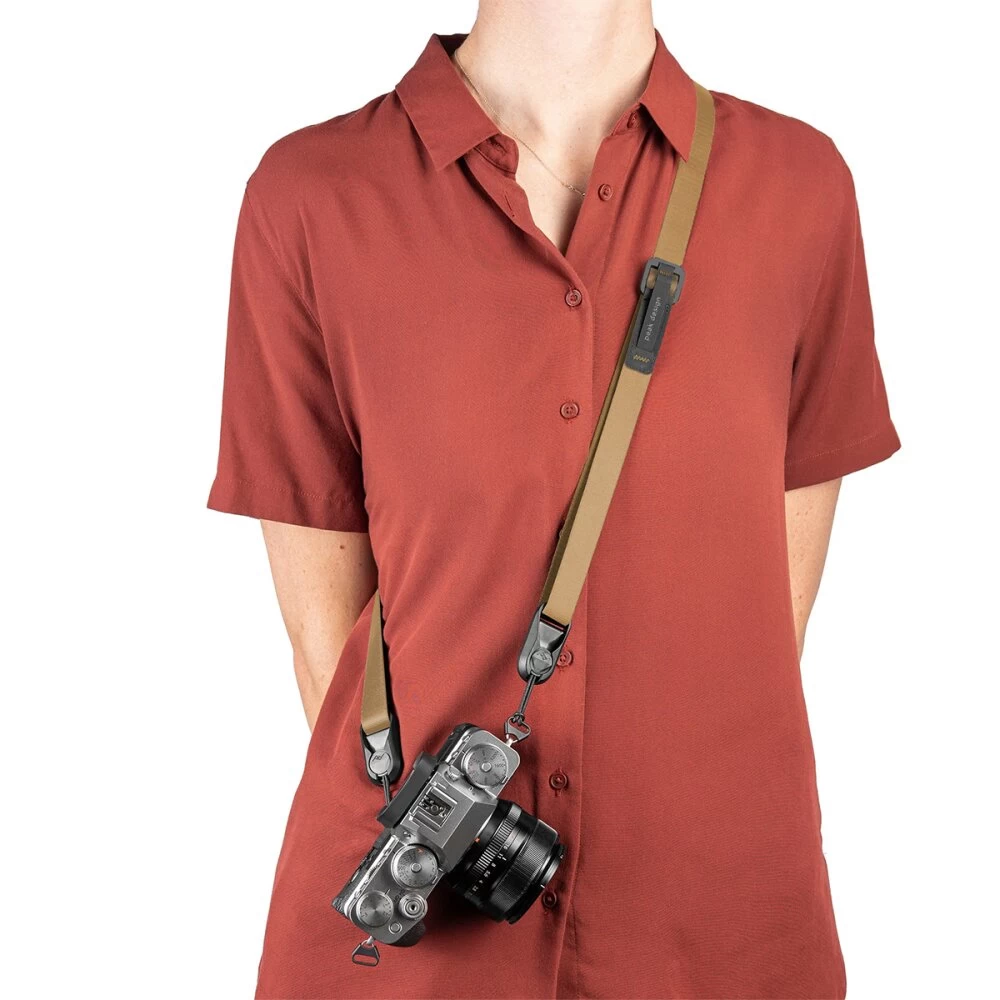 Peak Design Leash Coyote (Beige) - 4in1-Kameragurt Für Kleine SLR- Und Systemkameras 2 Peak Design Leash Coyote (Beige) - 4in1-Kameragurt Für Kleine SLR- Und Systemkameras – Bild 2