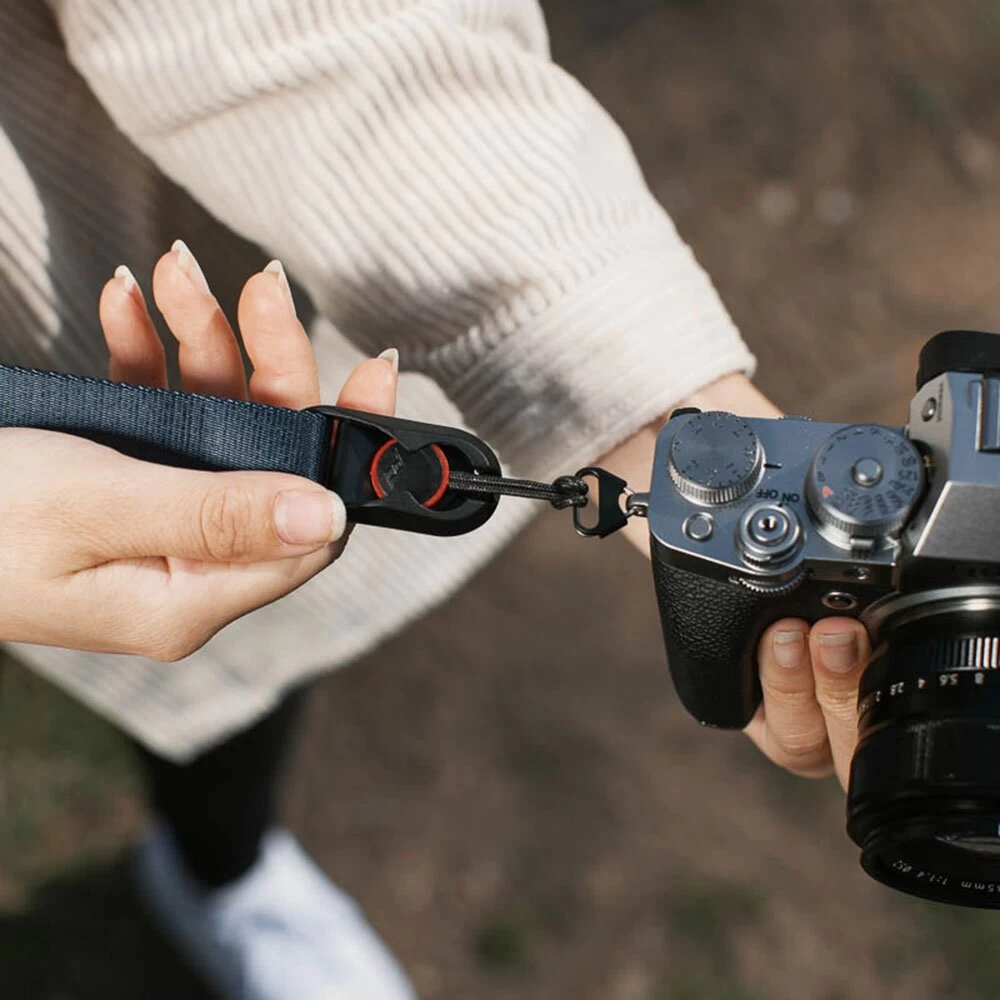 Peak Design Leash Midnight (blau) 4in1-Kameragurt Für Kleine SLR- Und Systemkameras 8 Peak Design Leash Midnight (blau) 4in1-Kameragurt Für Kleine SLR- Und Systemkameras – Bild 8